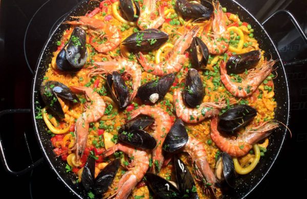 Paella mixta: Spansk festmåltid