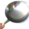 Håndlaget wok (av stål). 36 cm i diameter