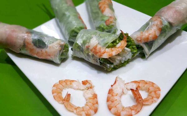 Serveringsforslag: Vietnamesiske salatruller (gỏi cuốn) med kongereker. Foto: Tran Hai Duong/Wikimedia
